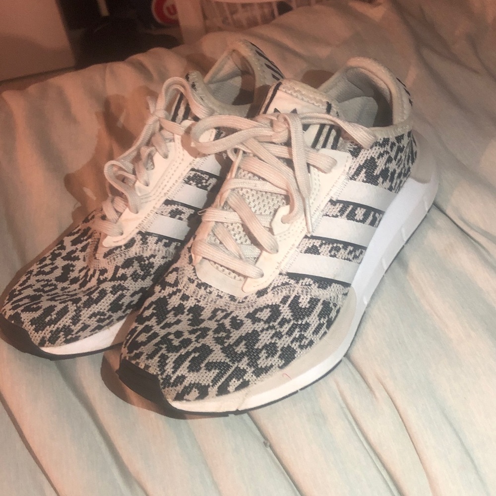 Adidas Swift Run Women's Cheetah Print Sneakers size 41.5 Eu